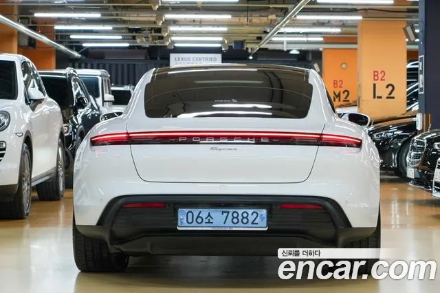 Porsche Taycan 2023 thumb 4