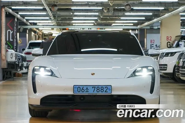 Porsche Taycan 2023 thumb 11