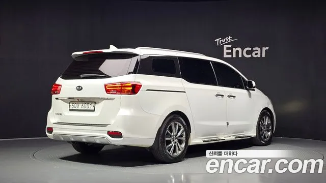 Kia Carnival 2018 thumb 2