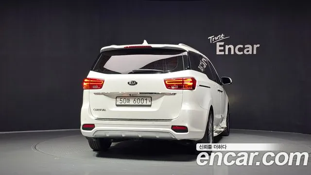 Kia Carnival 2018 thumb 4