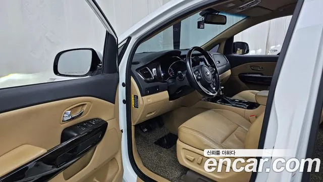 Kia Carnival 2018 thumb 10