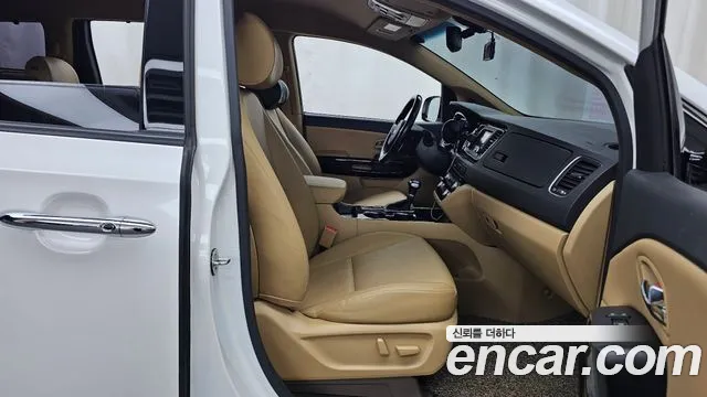 Kia Carnival 2018 thumb 11