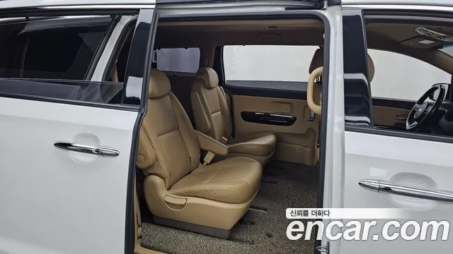 Kia Carnival 2018 thumb 12