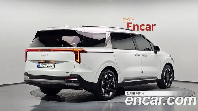 Kia Carnival 2024 thumb 2