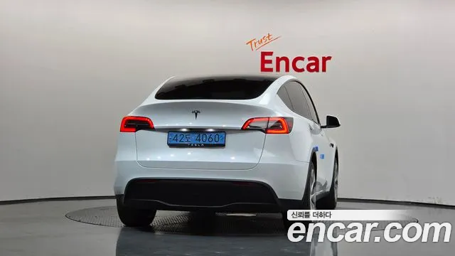 Tesla Model Y 2023 thumb 4