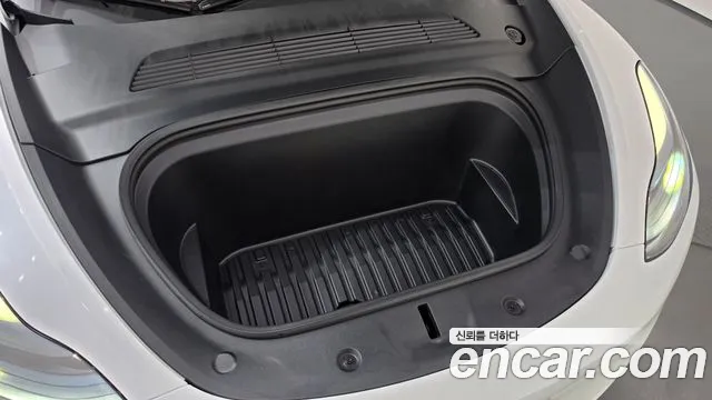 Tesla Model Y 2023 thumb 6