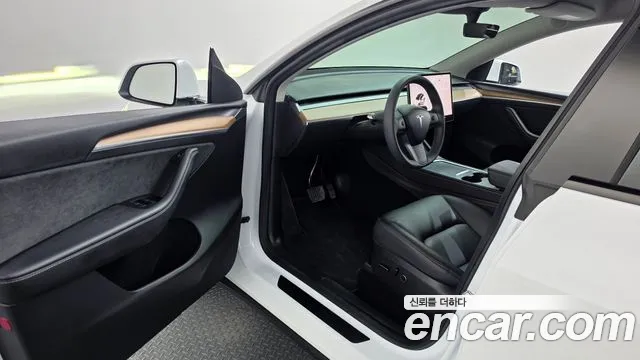 Tesla Model Y 2023 thumb 10