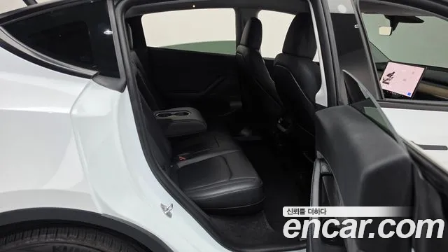 Tesla Model Y 2023 thumb 11