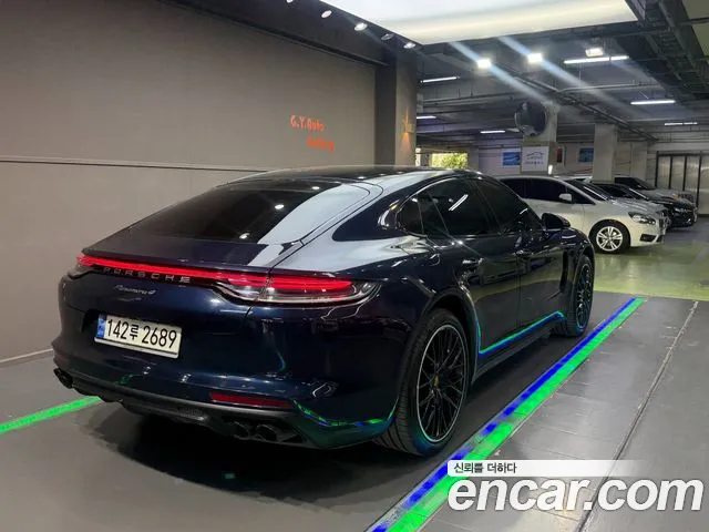 Porsche Panamera 2023 thumb 3