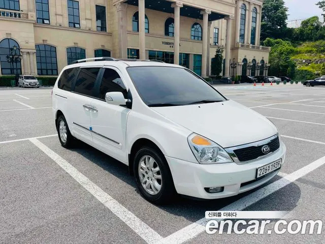Kia Carnival 2012 thumb 3