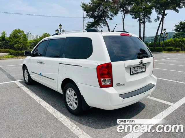 Kia Carnival 2012 thumb 6