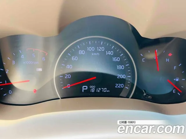 Kia Carnival 2012 thumb 7