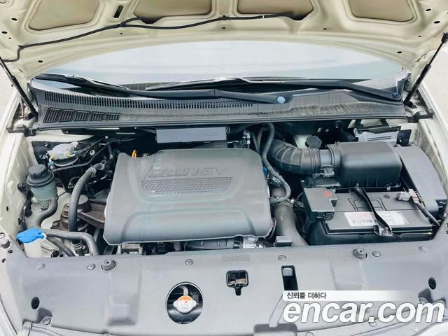 Kia Carnival 2012 thumb 8