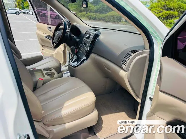 Kia Carnival 2012 thumb 11