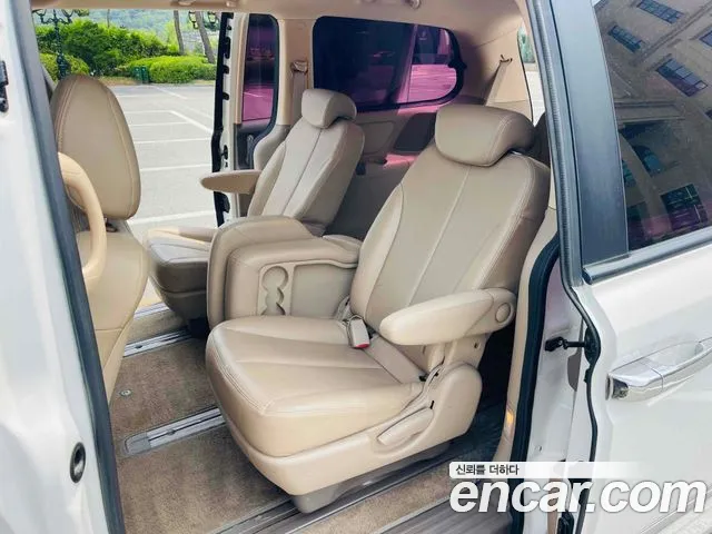 Kia Carnival 2012 thumb 12