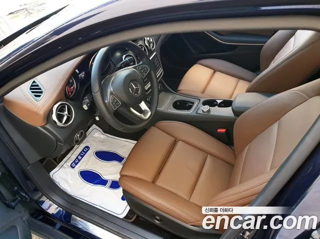 Mercedes-Benz GLA 2018 thumb 2