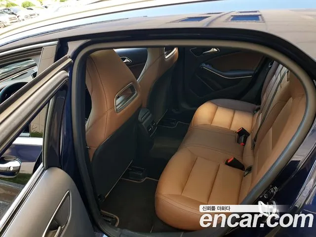 Mercedes-Benz GLA 2018 thumb 3