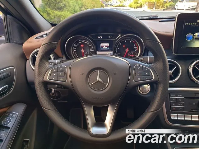 Mercedes-Benz GLA 2018 thumb 9