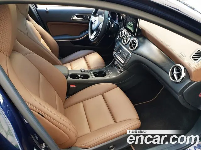 Mercedes-Benz GLA 2018 thumb 12