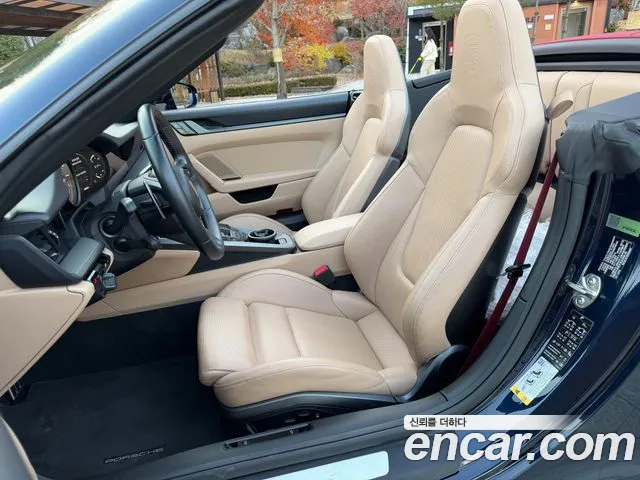 Porsche 911 2021 thumb 9