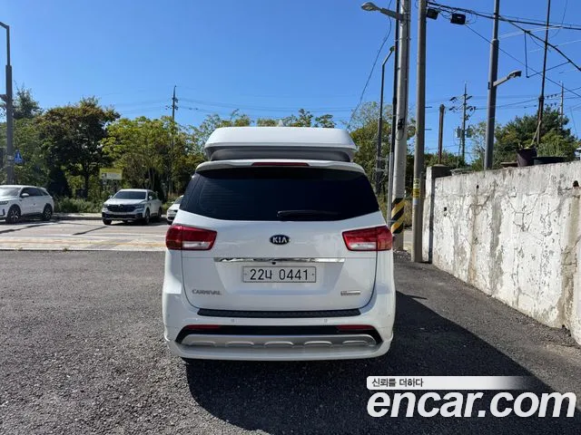 Kia Carnival 2016 thumb 3