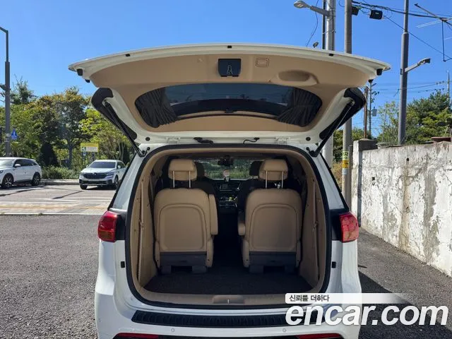 Kia Carnival 2016 thumb 5