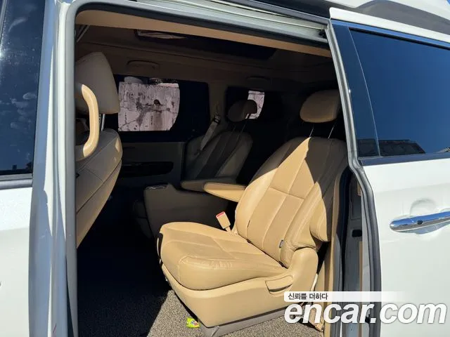 Kia Carnival 2016 thumb 8
