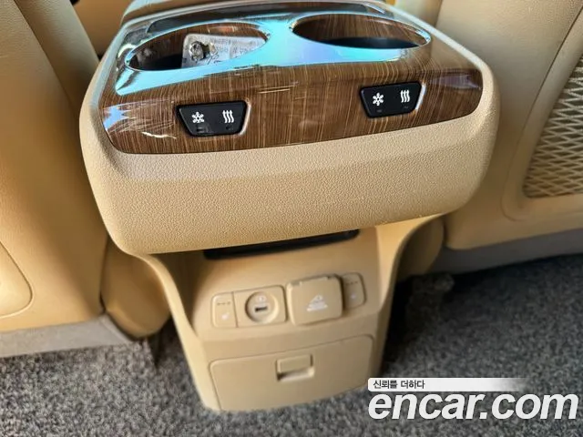 Kia Carnival 2016 thumb 10
