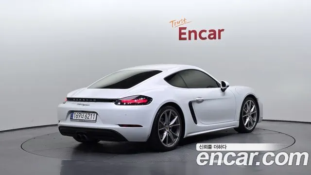 Porsche Cayman 2018 thumb 2
