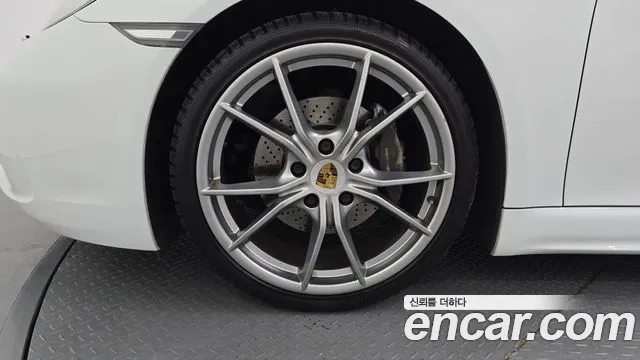 Porsche Cayman 2018 thumb 5