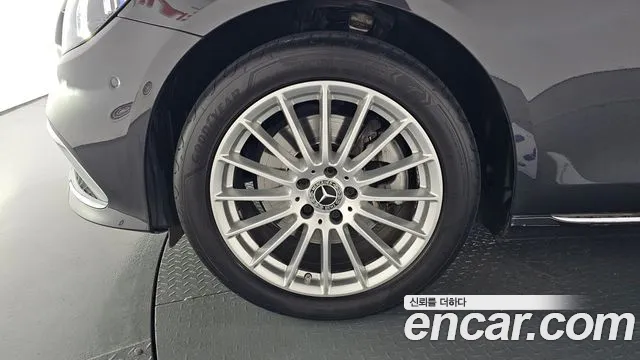 Mercedes-Benz E-Класс 2023 thumb 4