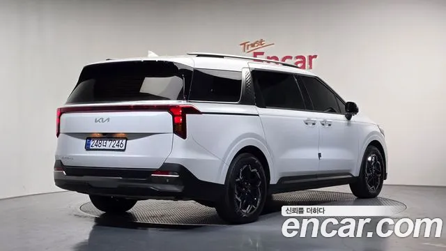 Kia Carnival 2023 thumb 2