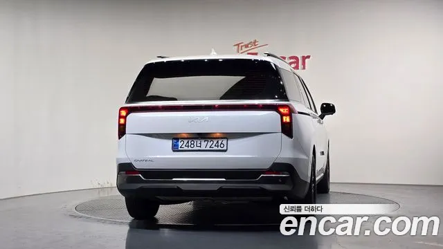 Kia Carnival 2023 thumb 4