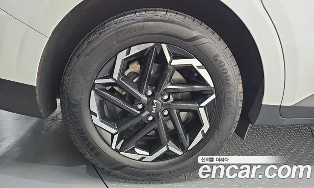 Kia Carnival 2023 thumb 5