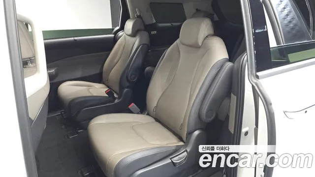 Kia Carnival 2023 thumb 11