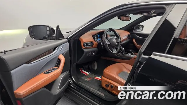 Maserati Levante 2020 thumb 10