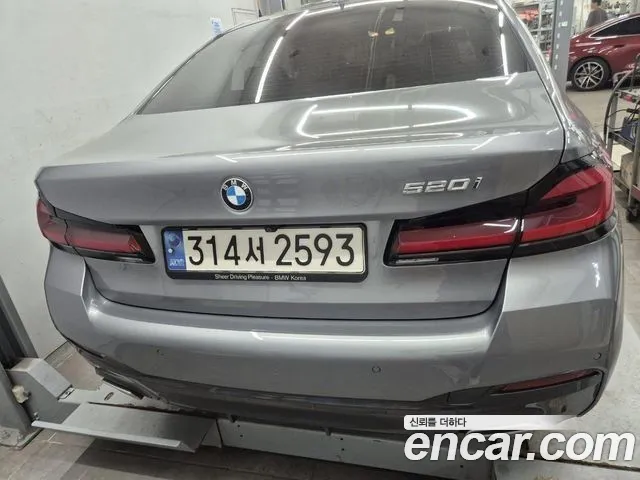 BMW 5-Series 2022 thumb 2