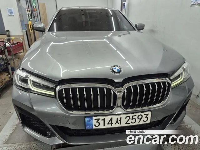 BMW 5-Series 2022 thumb 8
