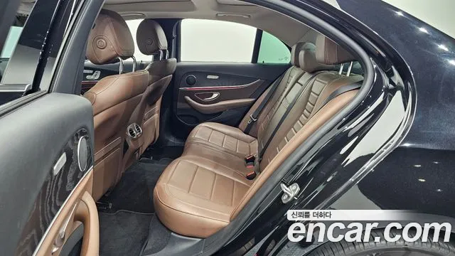 Mercedes-Benz E-Класс 2016 thumb 10