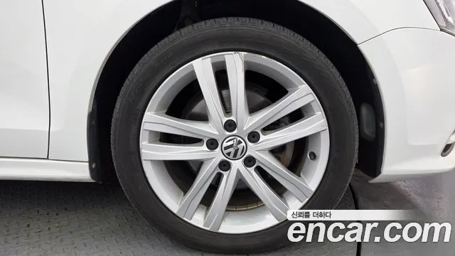 Volkswagen Jetta 2015 thumb 4