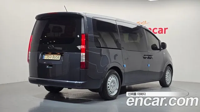 Hyundai Staria 2023 thumb 2