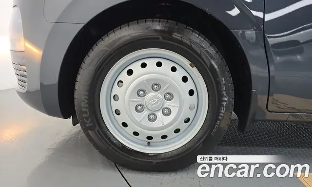 Hyundai Staria 2023 thumb 5