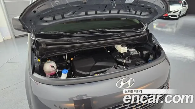 Hyundai Staria 2023 thumb 6