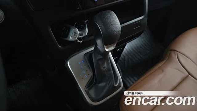 Hyundai Staria 2023 thumb 9