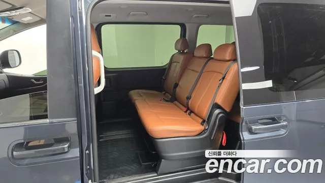 Hyundai Staria 2023 thumb 11