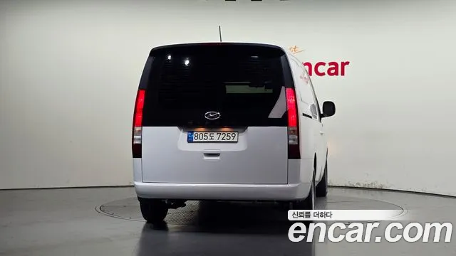 Hyundai Staria 2022 thumb 4
