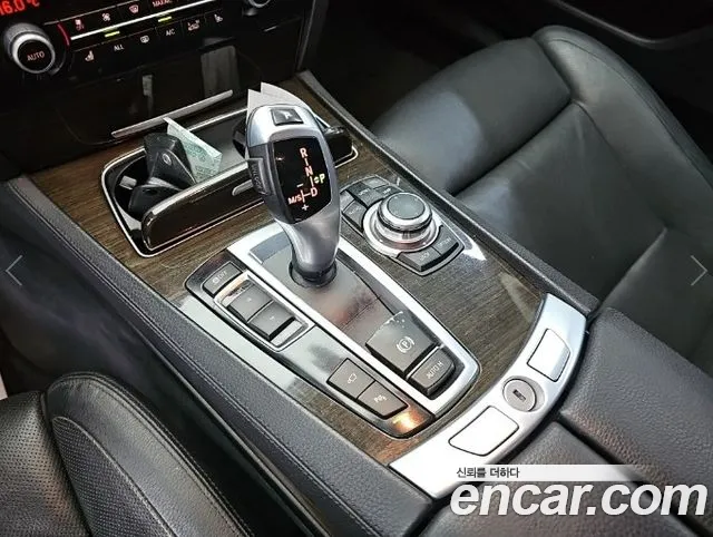 BMW 7-Series 2013 thumb 8