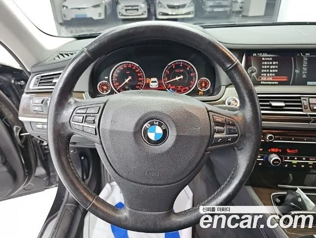 BMW 7-Series 2013 thumb 9