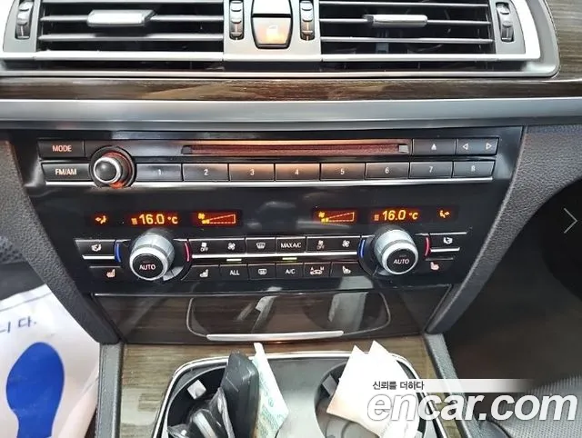 BMW 7-Series 2013 thumb 10
