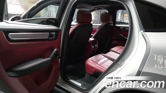 Porsche Cayenne 2023 thumb 12